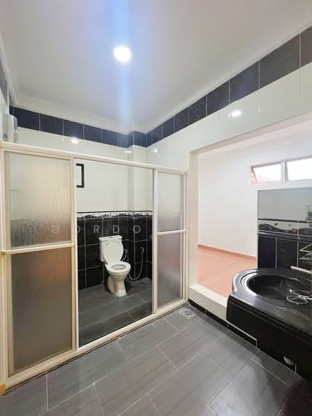 Semi-Detached House for Sale in Taman Serene (Johor Bahru) - Gordon Chai - Bathroom - PropertyGuru.com.my