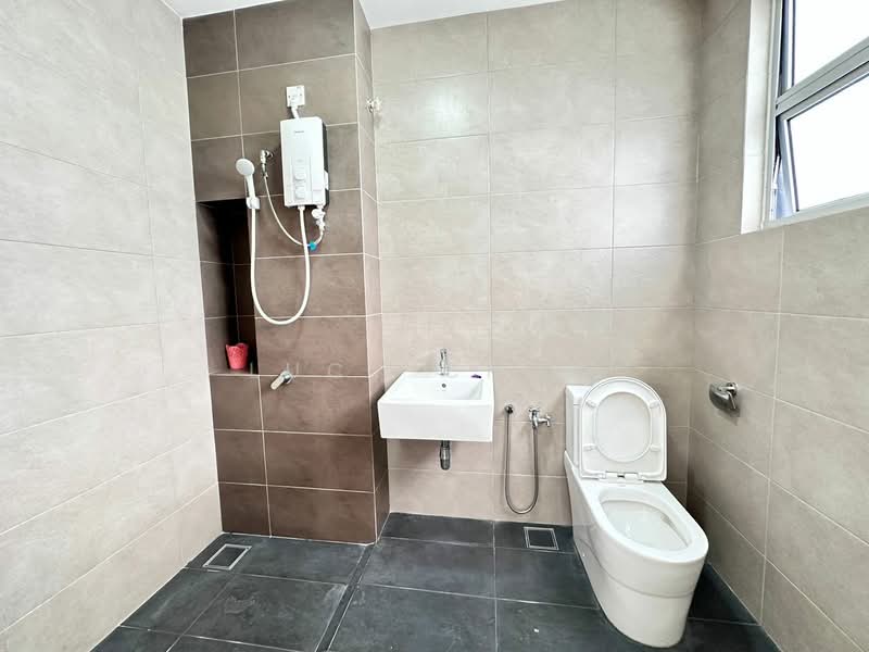 Rumah Teres untuk Disewa di Kota Emerald (Rawang) - Lucy Chow - Bathroom - PropertyGuru.com.my
