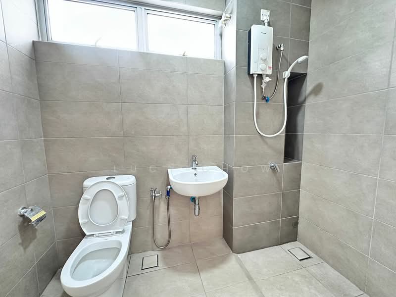Rumah Teres untuk Disewa di Kota Emerald (Rawang) - Lucy Chow - Bathroom - PropertyGuru.com.my