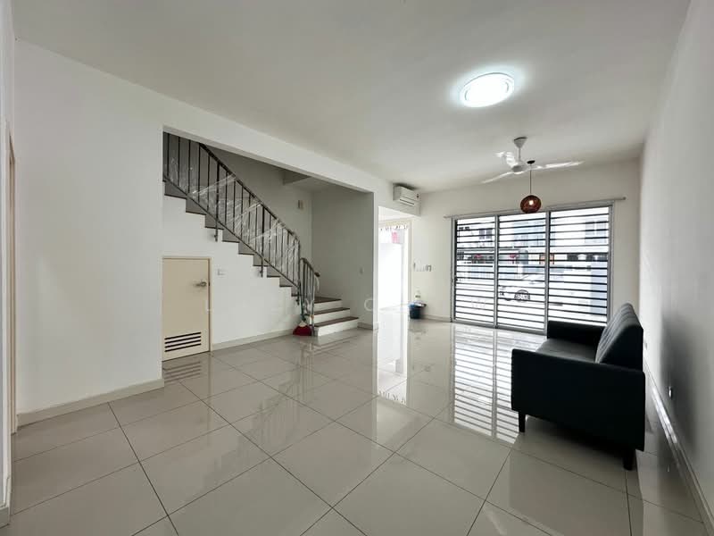 Rumah Teres untuk Disewa di Kota Emerald (Rawang) - Lucy Chow - Living Room - PropertyGuru.com.my