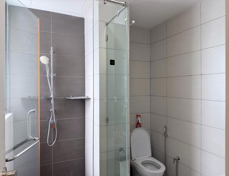 Kondominium untuk Disewa di The Light Linear - Even Goh - Master Bathroom - PropertyGuru.com.my