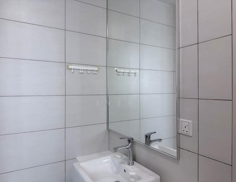 Kondominium untuk Disewa di The Light Linear - Even Goh - Master Bathroom - PropertyGuru.com.my