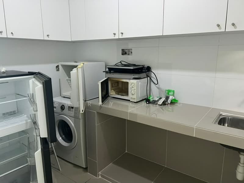 Servis Apartment untuk Disewa di Centrestage Designer Suite - Sherry Chang - Kitchen - PropertyGuru.com.my