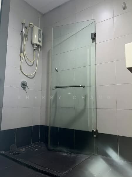 Servis Apartment untuk Disewa di Centrestage Designer Suite - Sherry Chang - Bathroom - PropertyGuru.com.my