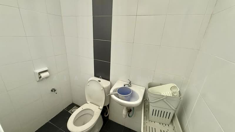 Rumah Teres 2 Tingkat untuk Dijual di D'Kayangan (Shah Alam) - Salawati Busro - Bathroom - PropertyGuru.com.my