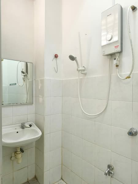 Terraced House for Sale in Taman Mutiara Rini (Skudai) - Michael Chong - Bathroom - PropertyGuru.com.my
