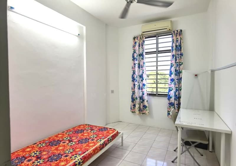 Pangsapuri untuk Disewa di Desa Permai Indah Apartment - Amy Toh - Bedroom - PropertyGuru.com.my