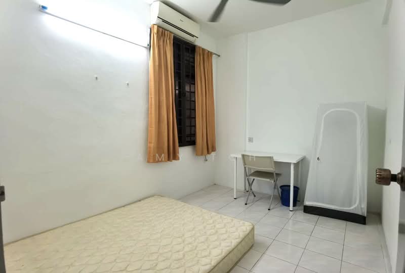 Pangsapuri untuk Disewa di Desa Permai Indah Apartment - Amy Toh - Bedroom - PropertyGuru.com.my