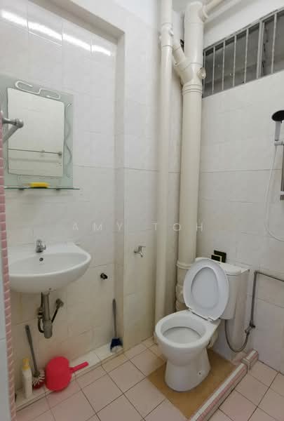 Pangsapuri untuk Disewa di Desa Permai Indah Apartment - Amy Toh - Bathroom - PropertyGuru.com.my