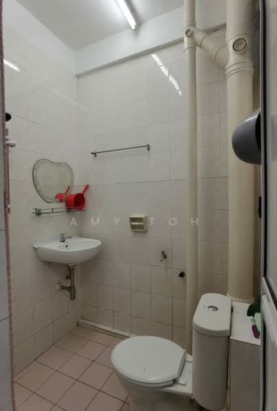 Pangsapuri untuk Disewa di Desa Permai Indah Apartment - Amy Toh - Bathroom - PropertyGuru.com.my
