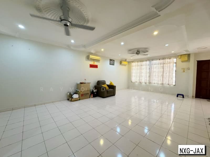 Rumah Teres 2.5 Tingkat untuk Dijual di Bandar Bukit Tinggi (Klang) - Raymond Cheng - Living Room - PropertyGuru.com.my