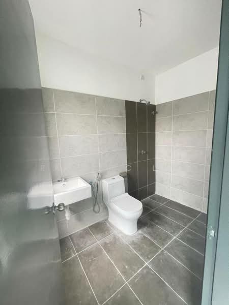 Rumah Berkembar untuk Dijual di Taman Scientex Rawang (Rawang) - Raymerc Lim - Bathroom - PropertyGuru.com.my