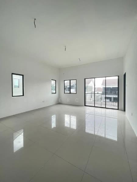 Rumah Berkembar untuk Dijual di Taman Scientex Rawang (Rawang) - Raymerc Lim - Living Room - PropertyGuru.com.my