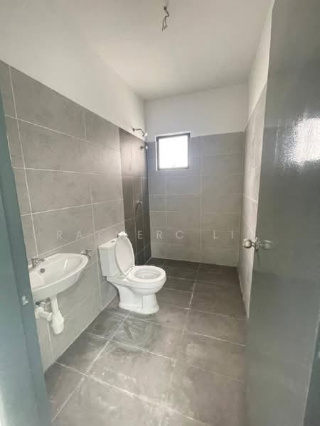 Rumah Berkembar untuk Dijual di Taman Scientex Rawang (Rawang) - Raymerc Lim - Bathroom - PropertyGuru.com.my