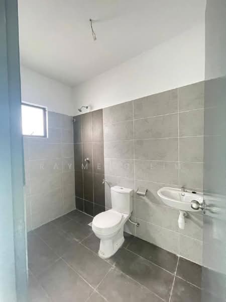 Rumah Berkembar untuk Dijual di Taman Scientex Rawang (Rawang) - Raymerc Lim - Bathroom - PropertyGuru.com.my
