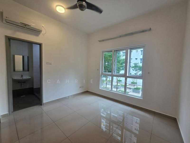 Service Residence for Sale at Seasons Amara Larkin - Cahrie Bong - Bathroom - PropertyGuru.com.my