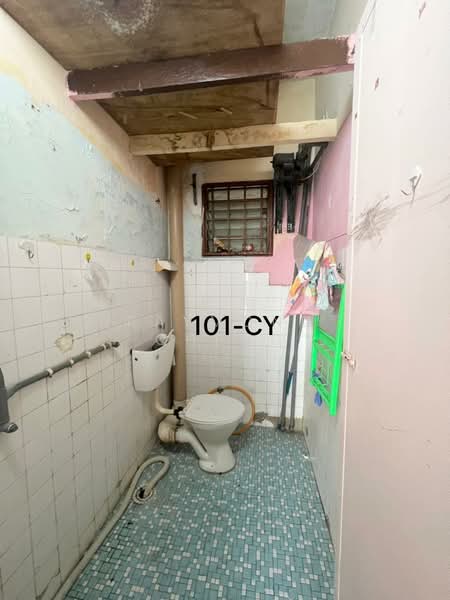 Rumah Flat untuk Dijual di Taman Chi Liung - Raymond Cheng - Bathroom - PropertyGuru.com.my