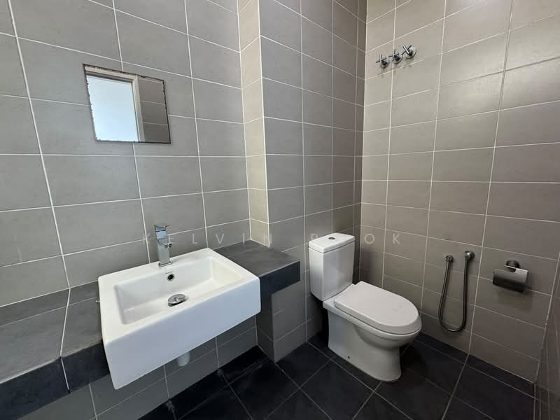 Rumah Berkembar untuk Dijual di Garden Residence (Cyberjaya) - Kelvin Pook - Bathroom - PropertyGuru.com.my
