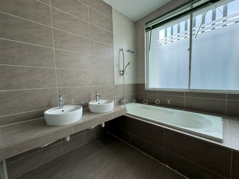 Semi-Detached House for Sale in Cyberjaya (Selangor) - Kelvin Pook - Bathroom - PropertyGuru.com.my