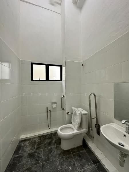 Shop / Office for Rent in George Town (Penang) - SERENEN TEH - Bathroom - PropertyGuru.com.my