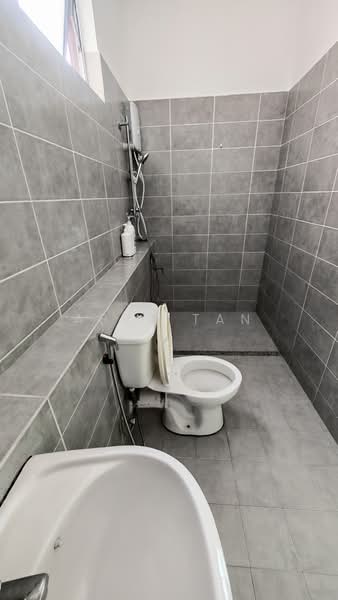 Kondominium untuk Dijual di Alam Damai - Abby Tan - Bathroom - PropertyGuru.com.my