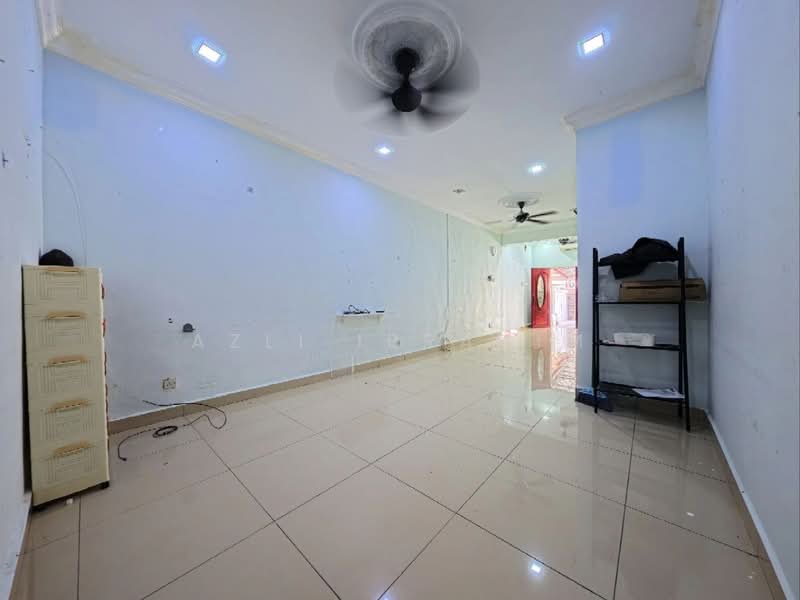 Rumah Teres 1 Tingkat untuk Dijual di Seksyen 16 (Bangi) - Azli Ibrahim - Living Room - PropertyGuru.com.my