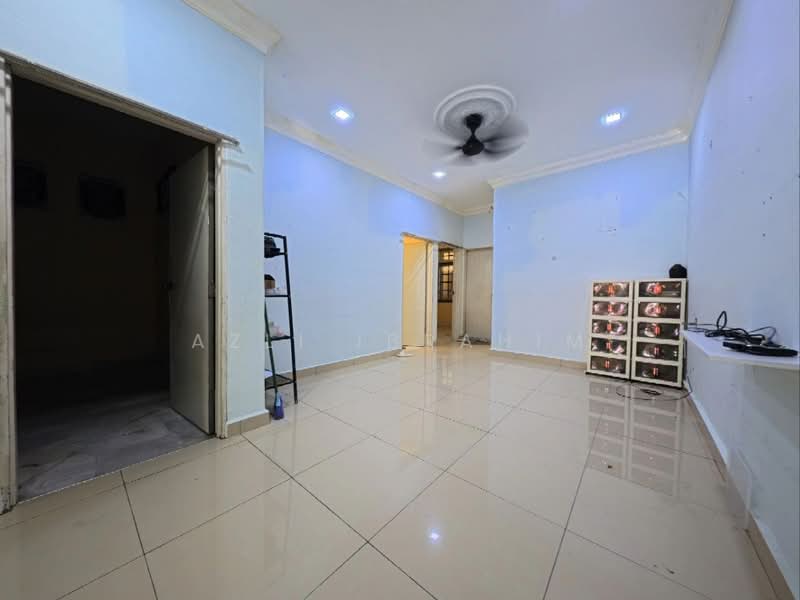 Rumah Teres 1 Tingkat untuk Dijual di Seksyen 16 (Bangi) - Azli Ibrahim - Living Room - PropertyGuru.com.my