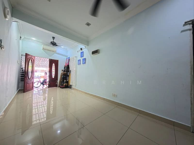 Rumah Teres 1 Tingkat untuk Dijual di Seksyen 16 (Bangi) - Azli Ibrahim - Living Room - PropertyGuru.com.my