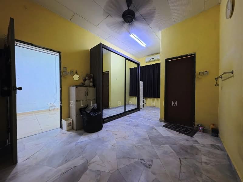 Rumah Teres 1 Tingkat untuk Dijual di Seksyen 16 (Bangi) - Azli Ibrahim - Bedroom - PropertyGuru.com.my