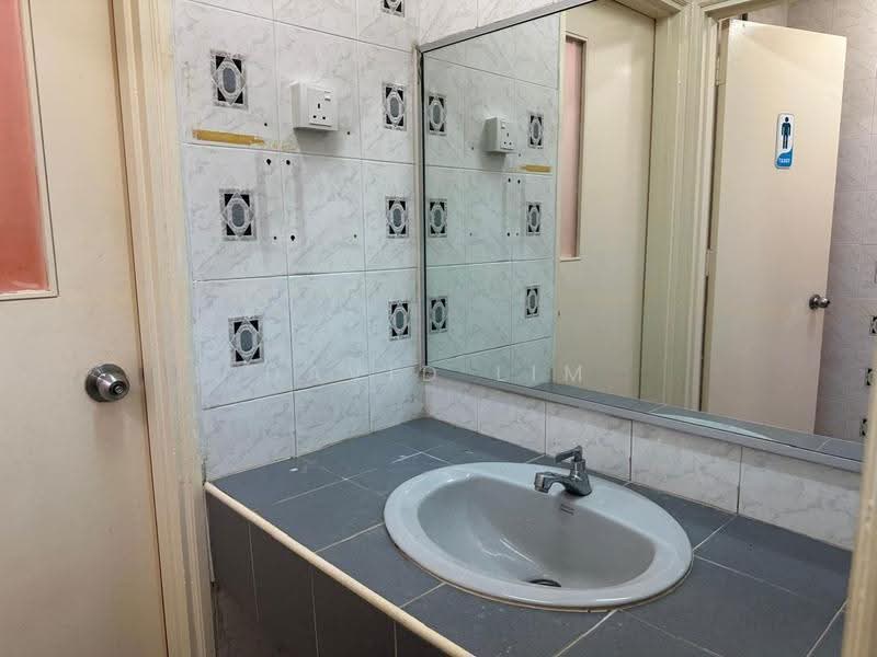 Pejabat untuk Dijual di Petaling Jaya (Selangor) - David Lim - Bathroom - PropertyGuru.com.my