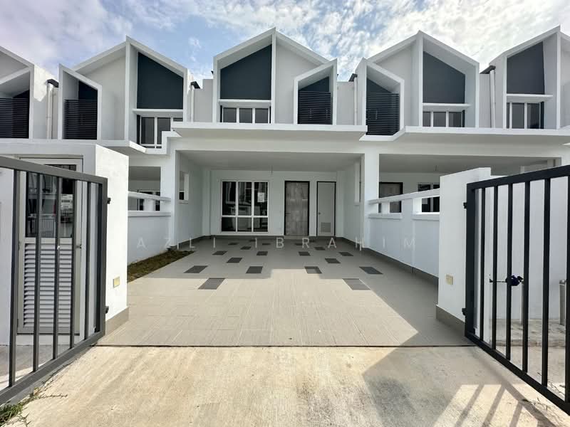 2-storey Terraced House for Sale in Alam Sari (Bangi) - Azli Ibrahim - Exterior - PropertyGuru.com.my