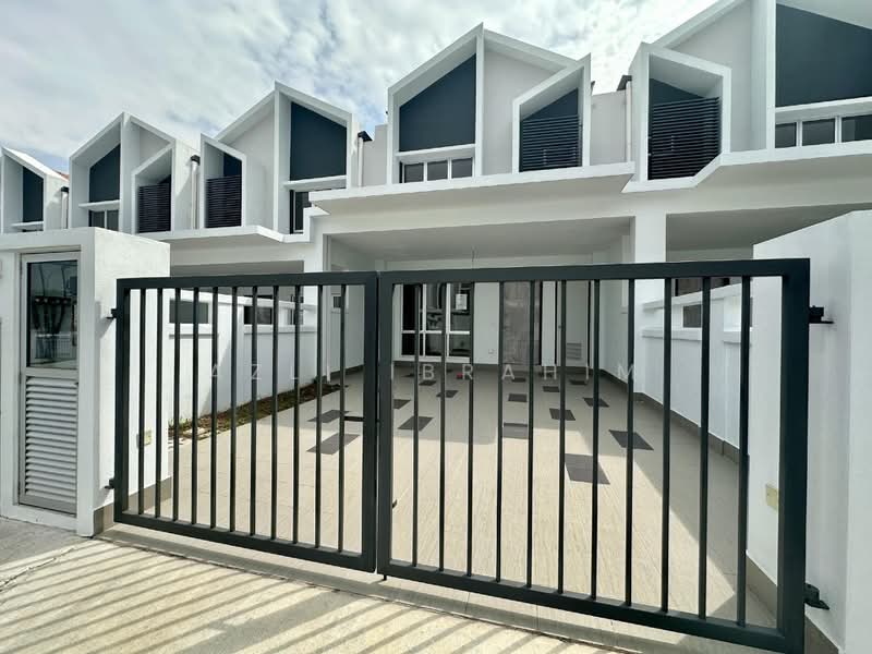 2-storey Terraced House for Sale in Alam Sari (Bangi) - Azli Ibrahim - Exterior - PropertyGuru.com.my