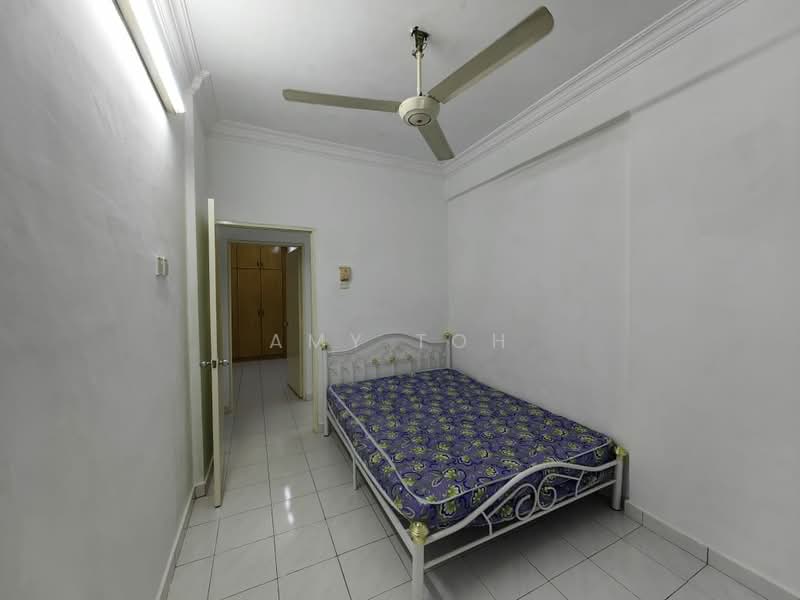 Pangsapuri untuk Disewa di Desa Permai Indah Apartment - Amy Toh - Bedroom - PropertyGuru.com.my