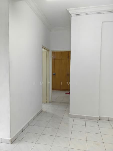 Pangsapuri untuk Disewa di Desa Permai Indah Apartment - Amy Toh - Walkway - PropertyGuru.com.my