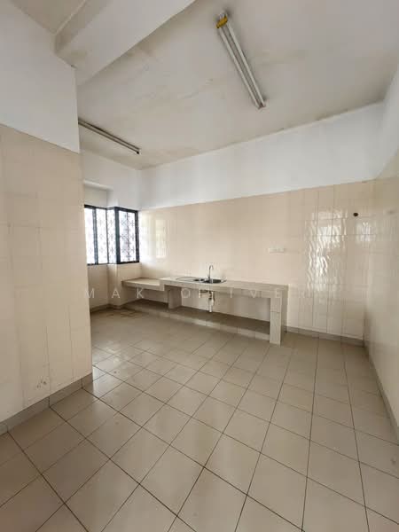3-storey Terraced House for Sale in Taman Esplanad (Bukit Jalil) - Mak Oliver - Kitchen - PropertyGuru.com.my