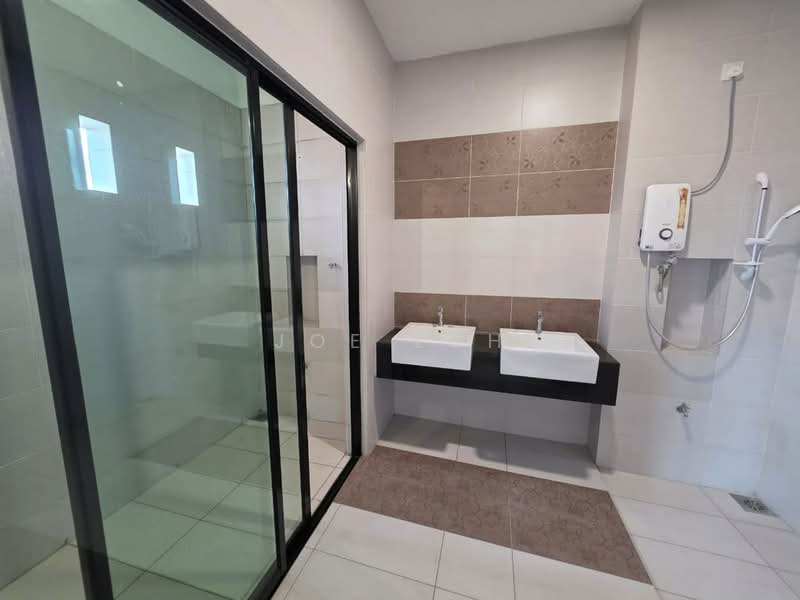 Rumah Berkembar untuk Dijual di Taman Nusa Idaman (Iskandar Puteri (Nusajaya)) - Joe Loh - Bathroom - PropertyGuru.com.my