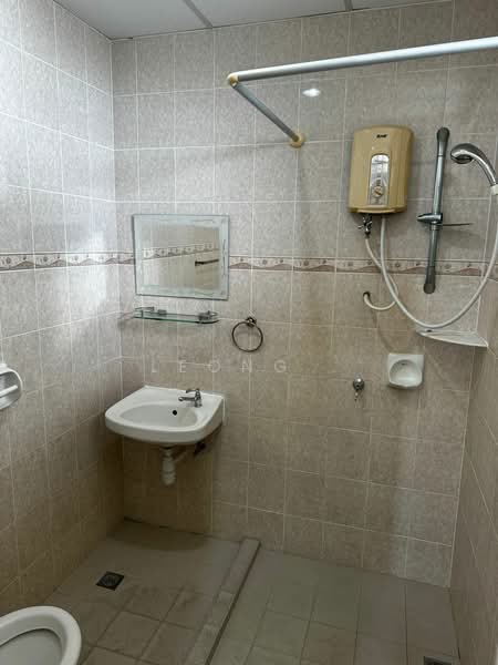 Kondominium untuk Dijual di Coastal Tower - Leong . - Bathroom - PropertyGuru.com.my