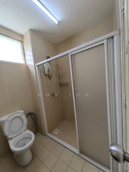 Kondominium untuk Disewa di Desa Airmas Condominium - Amy Toh - Bathroom - PropertyGuru.com.my