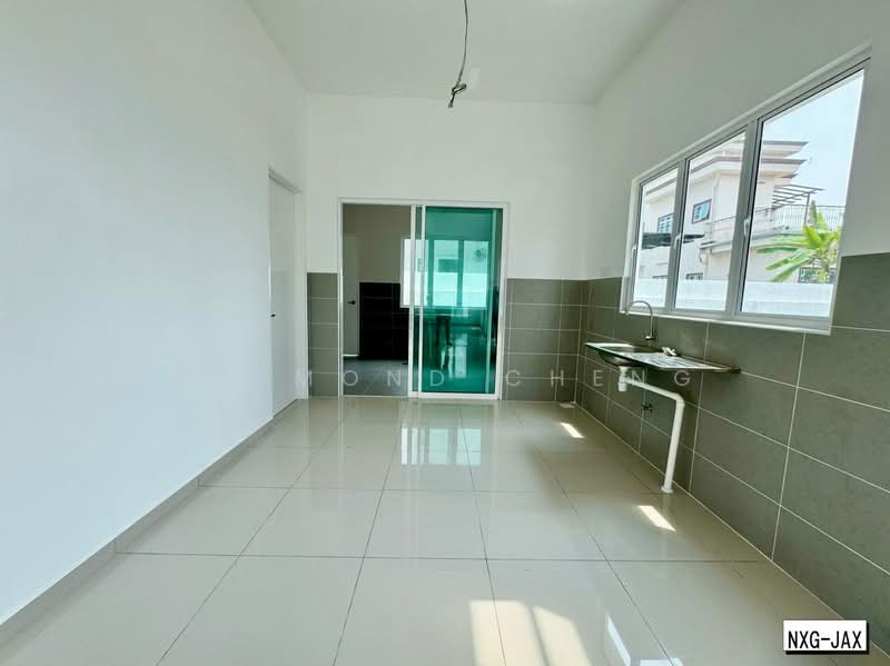 Semi-Detached House for Sale in Teluk Pulai (Klang) - Raymond Cheng - Kitchen - PropertyGuru.com.my
