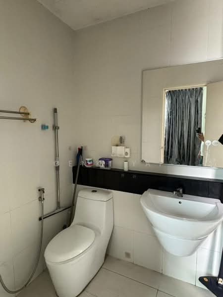 Servis Apartment untuk Dijual di Sky Peak Residences - Genki Yap - Bathroom - PropertyGuru.com.my