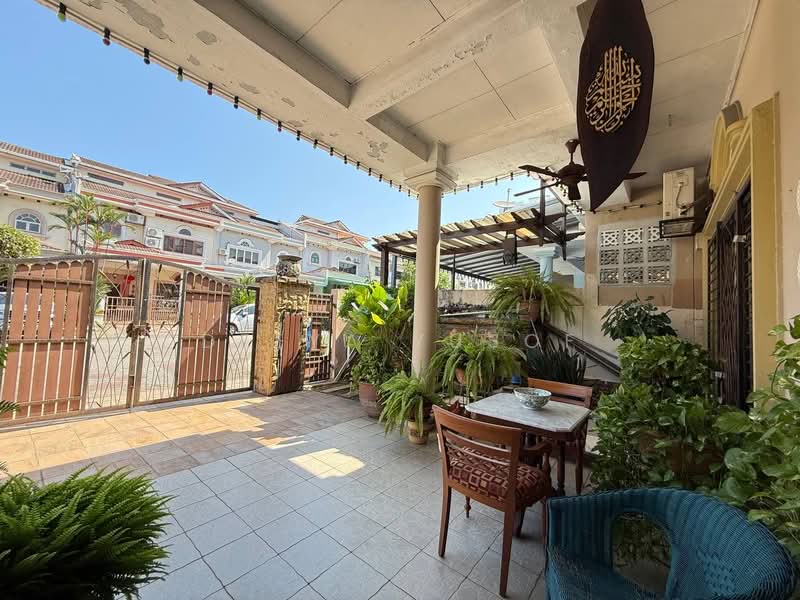 2.5-storey Terraced House for Sale in Seksyen 7 (Shah Alam) - Deeya Yusof - PropertyGuru.com.my