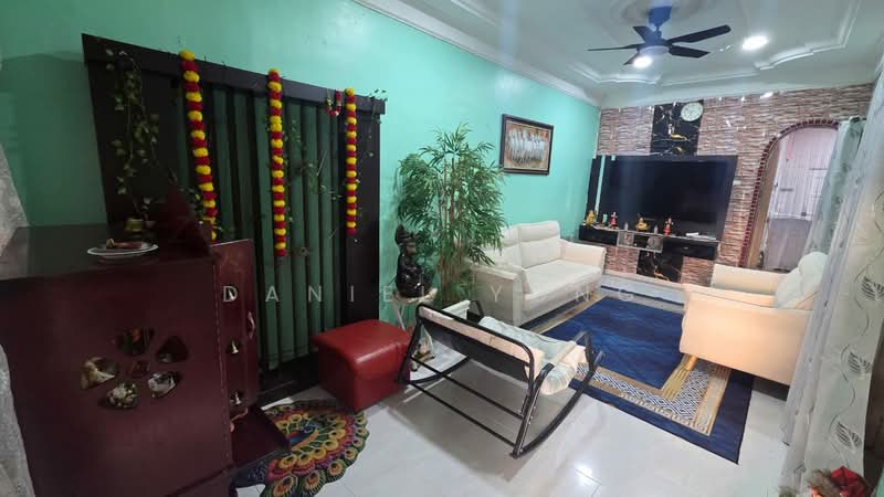 Rumah Bandar untuk Dijual di Taman Klang Utama (Kapar) - Daniel Yong - Living Room - PropertyGuru.com.my