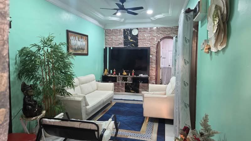 Rumah Bandar untuk Dijual di Taman Klang Utama (Kapar) - Daniel Yong - Living Room - PropertyGuru.com.my