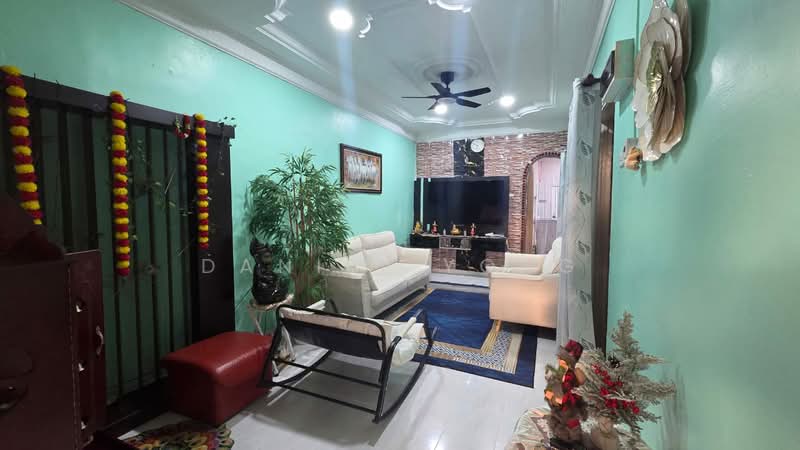 Rumah Bandar untuk Dijual di Taman Klang Utama (Kapar) - Daniel Yong - Living Room - PropertyGuru.com.my