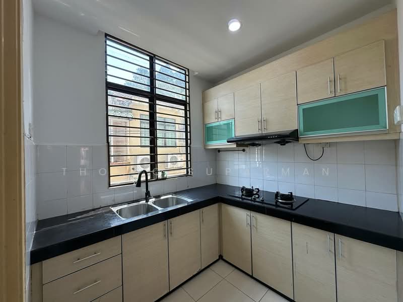 2.5-storey Terraced House for Rent in Ampang Saujana (Ampang) - Thoriq Suparman - Kitchen - PropertyGuru.com.my