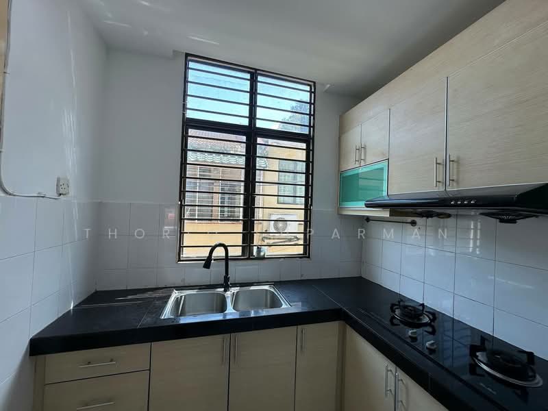 2.5-storey Terraced House for Rent in Ampang Saujana (Ampang) - Thoriq Suparman - Kitchen - PropertyGuru.com.my