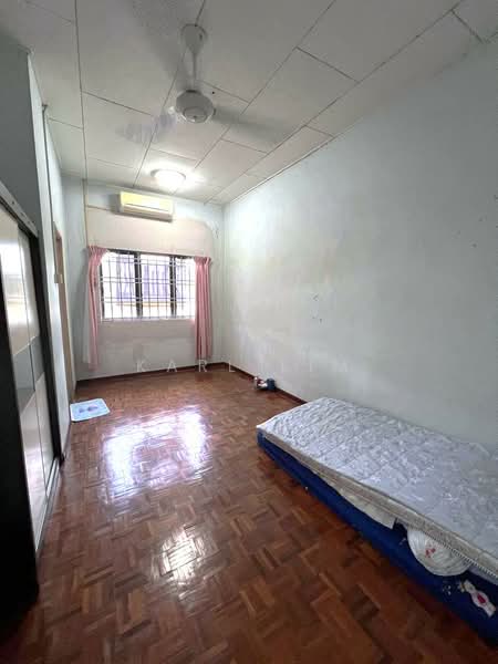 2-storey Terraced House for Sale in Taman Puteri Wangsa (Ulu Tiram) - Karl Lim - Bedroom - PropertyGuru.com.my