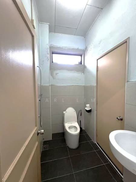 2-storey Terraced House for Sale in Taman Puteri Wangsa (Ulu Tiram) - Karl Lim - Bathroom - PropertyGuru.com.my