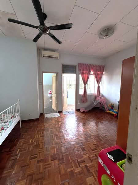 2-storey Terraced House for Sale in Taman Puteri Wangsa (Ulu Tiram) - Karl Lim - Bedroom - PropertyGuru.com.my