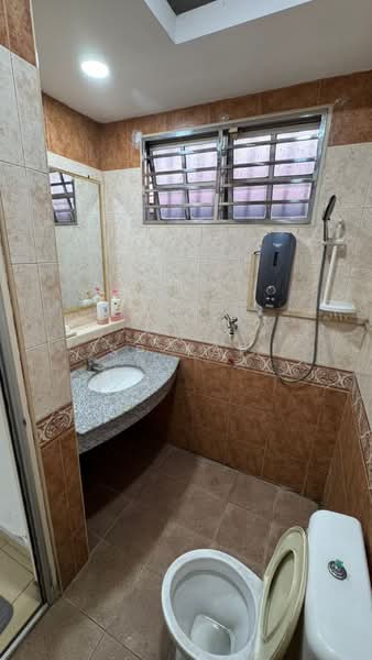 Rumah Berkembar untuk Dijual di Taman Perling (Perling) - SP Yap - Bathroom - PropertyGuru.com.my